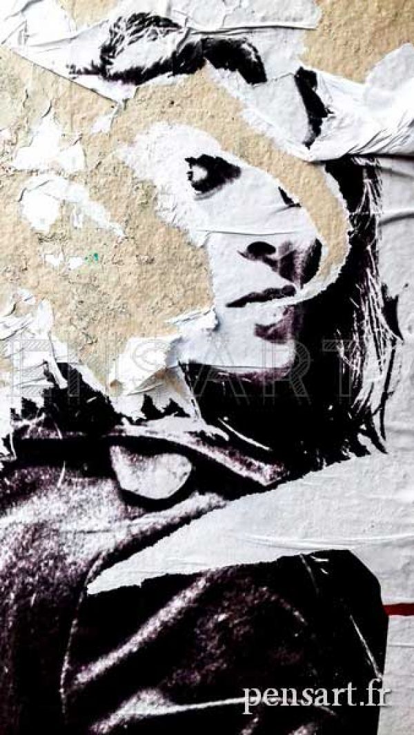 art-urbain-dessin-femme-affiche-dechiree-paris
